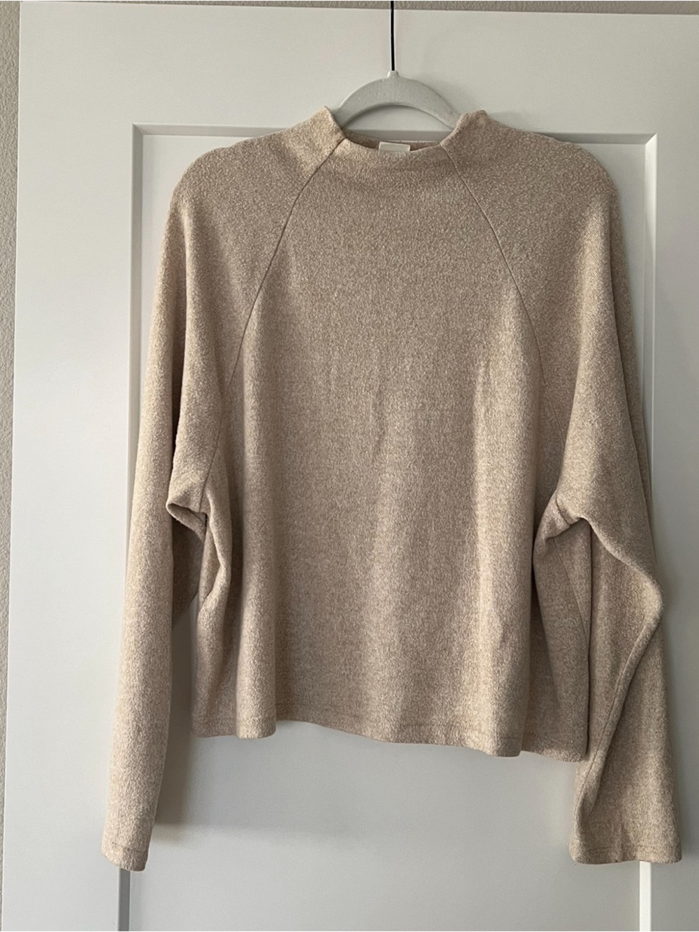 H&M Cream and Tan Crewneck Knit Sweater